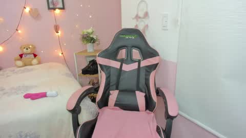 Emily online show from April 6, 10:55 pm