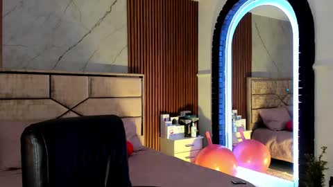 Snapshot of emilyhendrix_ chatting on September 26, 8:28 pm Emily Hendrix online show from September 26, 8:28 pm