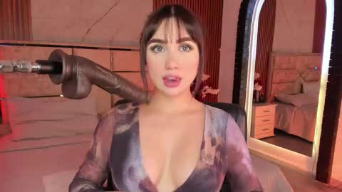 Emily Hendrix online show from February 28, 1:48 pm