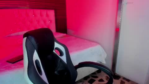 emilymora1_ online show from July 5, 4:04 am