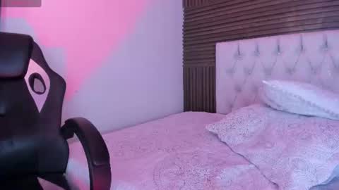 emilymora1_ online show from July 21, 4:36 am