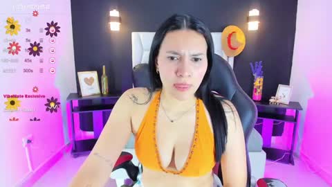 emilymorgan__ online show from April 21, 7:32 pm