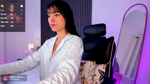 Snapshot of emilyruiz1 chatting on February 18, 11:33 am Emily online show from February 18, 11:33 am