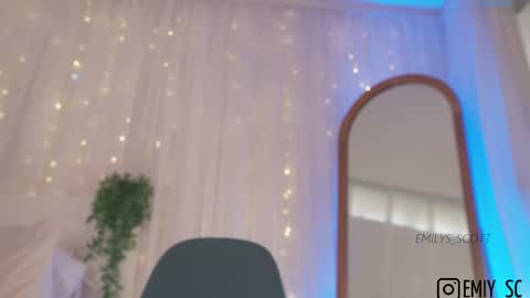 Snapshot of emilys_scott chatting on September 22, 6:23 pm Emy online show from September 22, 6:23 pm