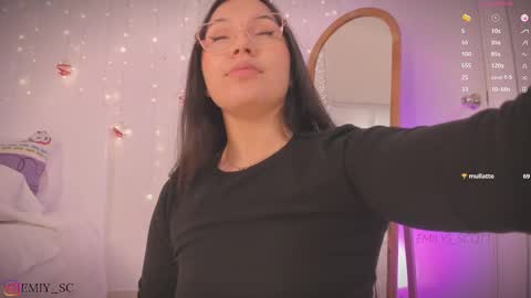 Snapshot of emilys_scott chatting on February 26, 8:15 pm Emy online show from February 26, 8:15 pm