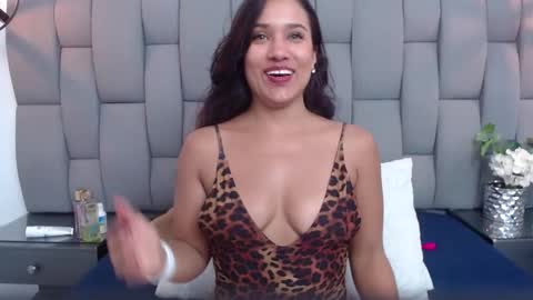 Snapshot of emilysweet2 chatting on October 22, 5:47 pm emilysweet online show from October 22, 5:47 pm