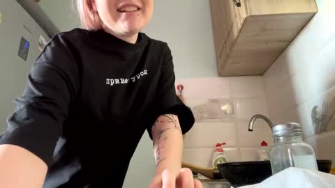 emilyy_keller online show from March 12, 8:41 am