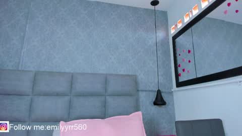 emilyy_r online show from May 5, 7:30 pm