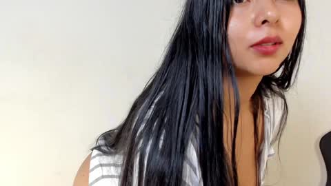 Snapshot of emma_980 chatting on January 5, 11:44 pm emma online show from January 5, 11:44 pm