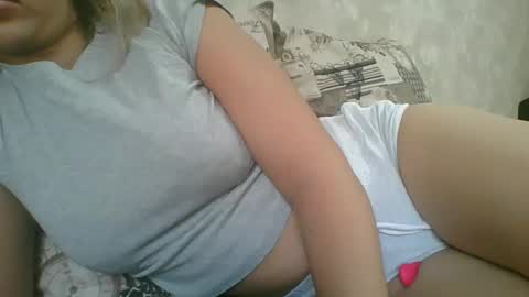 Snapshot of emma_991 chatting on September 28, 10:24 am emma_991 online show from September 28, 10:24 am