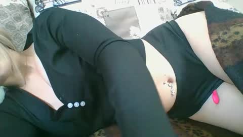 Snapshot of emma_991 chatting on October 8, 10:43 am emma_991 online show from October 8, 10:43 am