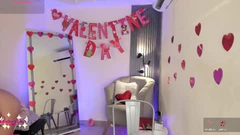 Snapshot of emma_alice_ chatting on February 18, 6:37 pm Alice online show from February 18, 6:37 pm