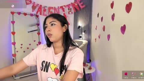 Snapshot of emma_alice_ chatting on February 17, 3:44 pm Alice online show from February 17, 3:44 pm