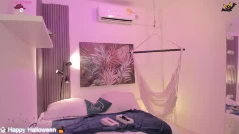 Snapshot of emma_alice_ chatting on October 11, 12:43 pm Alice online show from October 11, 12:43 pm