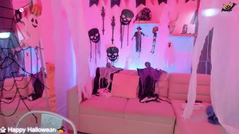 Snapshot of emma_alice_ chatting on October 18, 12:31 pm Alice online show from October 18, 12:31 pm