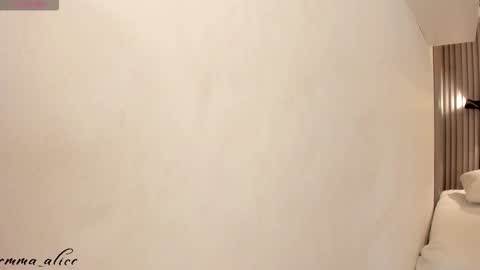 Snapshot of emma_alice_ chatting on October 6, 12:01 pm Alice online show from October 6, 12:01 pm