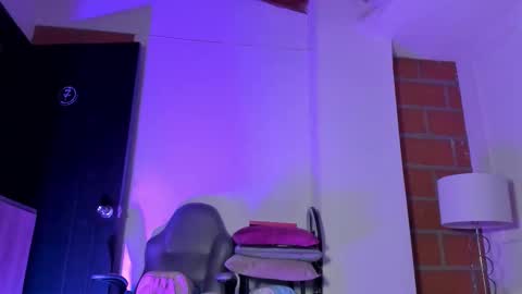 emmabecket  online show from February 19, 11:26 pm