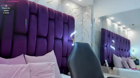 pau online show from April 11, 2:43 pm