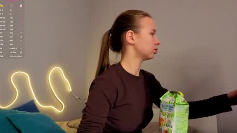 Emma online show from April 8, 3:09 am