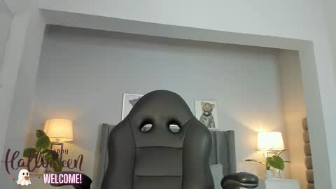 Emma online show from November 1, 9:47 pm