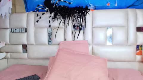 Emma online show from October 23, 3:19 am