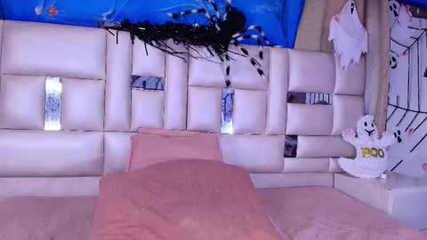 Emma online show from October 22, 3:10 am