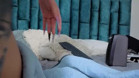 Emma online show from February 28, 9:30 pm