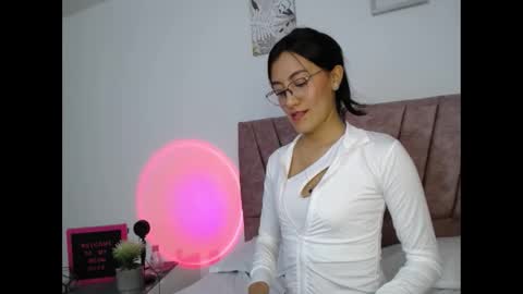 Snapshot of emma_glowof chatting on October 8, 11:32 pm Emma Glow online show from October 8, 11:32 pm