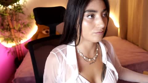 Emma online show from April 9, 10:15 pm