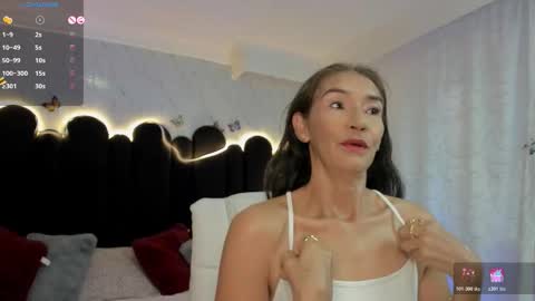 Snapshot of emma_mendoza chatting on October 17, 12:09 pm Emma online show from October 17, 12:09 pm