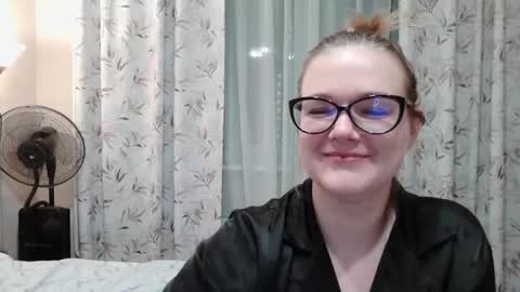 emma_misty_ online show from December 3, 5:57 pm