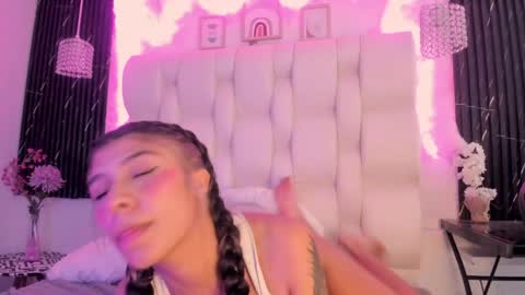 emmaa00_ online show from May 6, 6:03 pm