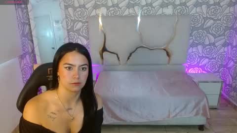 emmaa_tay1 online show from April 19, 11:44 am
