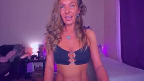 Snapshot of emmaabramson chatting on September 15, 12:06 pm Emma online show from September 15, 12:06 pm