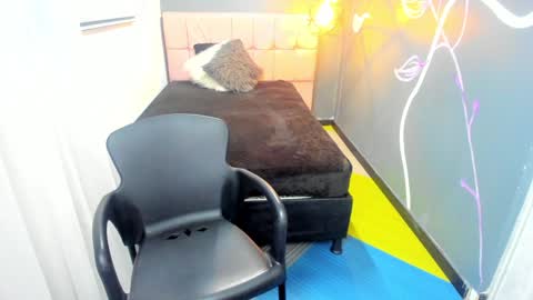 Emma Evans online show from December 7, 11:56 am