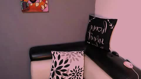 emmacamille2 online show from November 28, 12:40 am