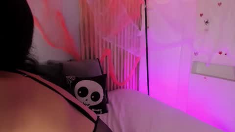 emmaclark_1 online show from October 29, 8:53 pm