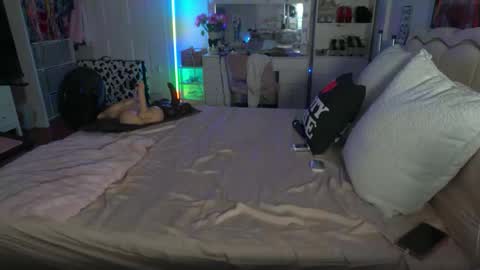 emmagray01 online show from February 22, 12:30 pm