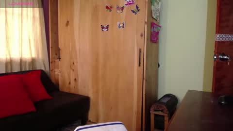 Snapshot of emmahenderson chatting on January 4, 1:31 pm Andrea online show from January 4, 1:31 pm
