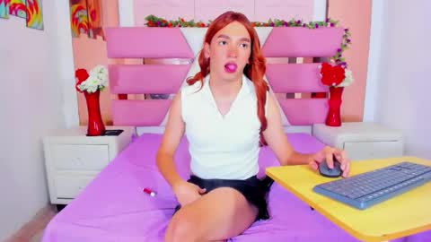 Emma Hilton online show from April 18, 10:10 pm