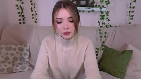 Snapshot of emmakeam_ chatting on October 2, 5:50 am Emma online show from October 2, 5:50 am