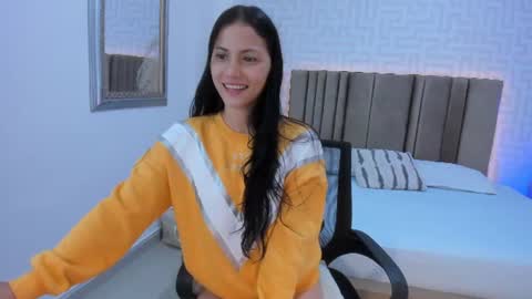 emmalily_ online show from August 8, 12:04 pm