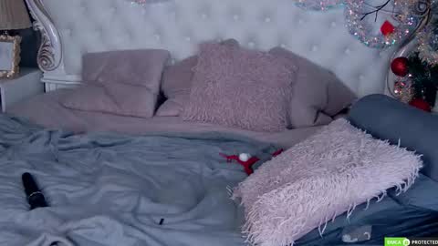 Emma Warren online show from December 19, 3:35 am