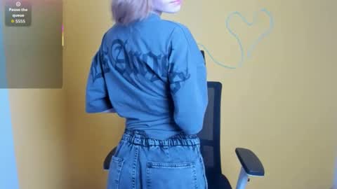 Emmi online show from November 26, 6:21 am