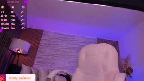 Emmy Walker online show from December 4, 11:21 am