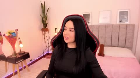 Emmy Evans  online show from March 10, 7:29 pm