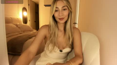 emyconneer online show from June 1, 10:00 pm