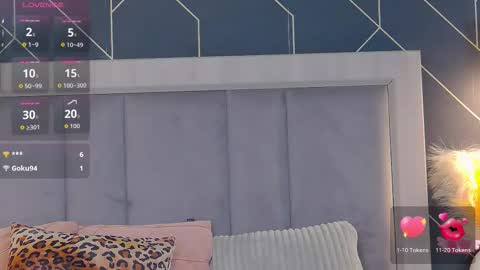 Snapshot of emylaveau chatting on October 20, 5:23 am Emy online show from October 20, 5:23 am