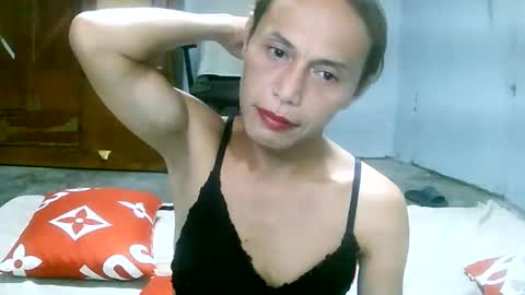 CHUN LY online show from April 25, 8:49 am
