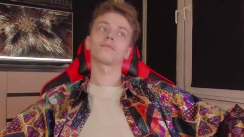 Enker online show from February 12, 6:33 pm